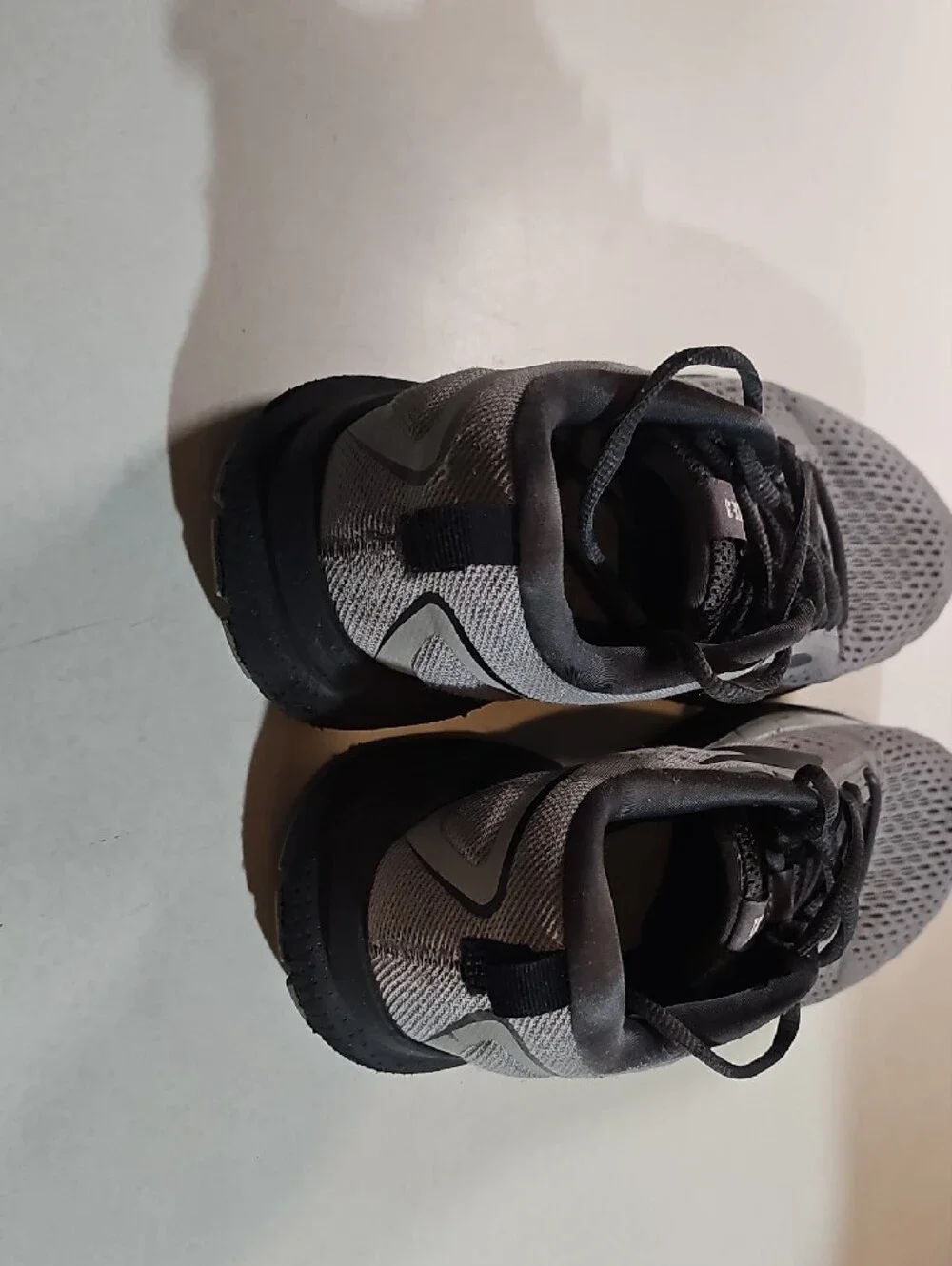 Brooks Men's Grey and Black Athletic Running Shoes